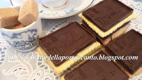 Petits-beurre con cioccolato fondente