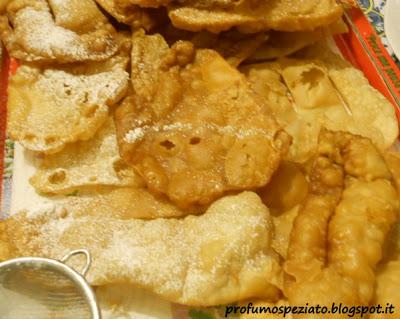 CROSTOLI ( chiacchiere, frappe, bugie, cenci, galani)