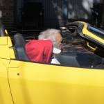 New York, Ralph Lauren va a prendere un caffè con la sua Ferrari gialla06