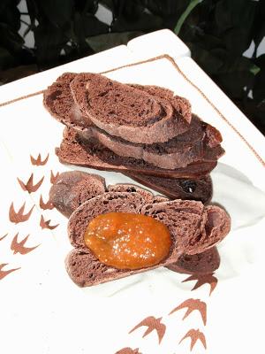 Pane al cacao e cannella per la prima colazione