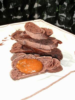 Pane al cacao e cannella per la prima colazione