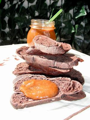 Pane al cacao e cannella per la prima colazione