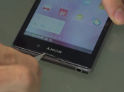 Rimuoviamo proteggi schermo dell’Xperia [video]