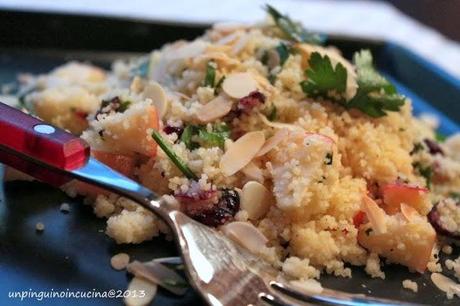 Couscous con mele, mandorle e aromi