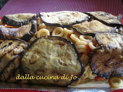 Sformato di anelletti in camicia di melanzane