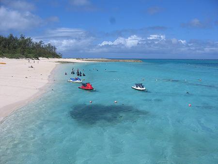 Minnajima_beach,_Okinawa