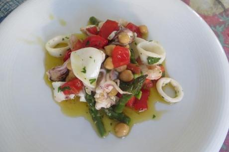 calamari, gamberi, asparagi, ceci