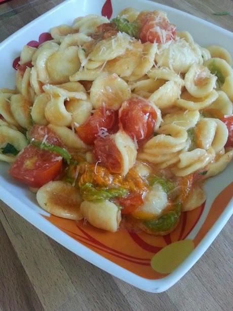 Orecchiette pomodorini e fiori di zucca