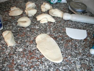 Treccine di pane al latte glassate al sesamo