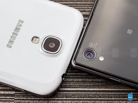 Sony Xperia Z1 vs Samsung Galaxy S4 (VIDEO) Sony Xperia Z1 vs Samsung Galaxy S4 03 Sony Xperia Z1 vs Samsung Galaxy S4 (VIDEO)