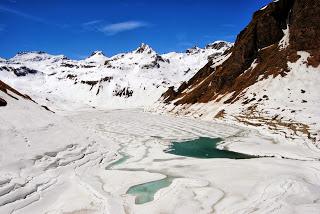 Il Lago del Vannino ci attende tra i ghiacci.