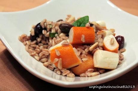 Farro con surimi, melone e olive taggiasche