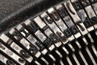 4607278-carattere-di-vecchia-macchina-da-scrivere