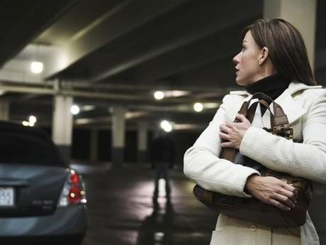 Femminicidio:un braccialetto terrà sotto controllo gli stalker.