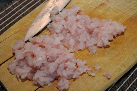 Tritate il petto di pollo