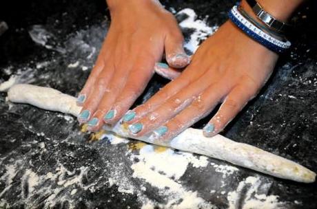 Allungate le strisce di impasto