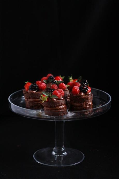 Mini Layer Cake Chocolate Mousse MINIS frutta rouges2 STRATO DI TORTE MOUSSE AL CIOCCOLATO E FRUTTA ROSSA FOOD BATTLE # {8}