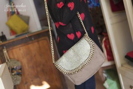 smilingischic, fashion blog, outfit, new collection F/W 2013 2014, Moi Je Joue, L'Aura bag , Jeans a Zampa, maglia a cuori, 