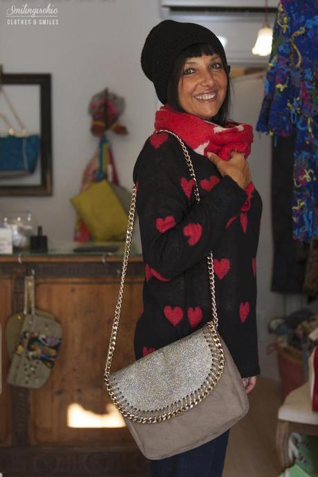 smilingischic, fashion blog, outfit, new collection F/W 2013 2014, Moi Je Joue, L'Aura bag , Jeans a Zampa, maglia a cuori, 