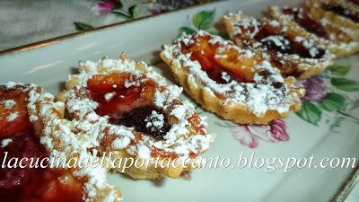 Mini clafoutis in crosta ai frutti di bosco con crema di miele di tiglio e vino passito