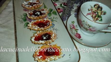 Mini clafoutis in crosta ai frutti di bosco con crema di miele di tiglio e vino passito