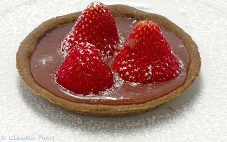 Crostatina al cacao con mou alla fragola