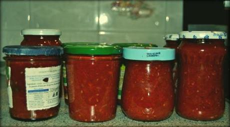 Vasetti di salsa di pomodoro