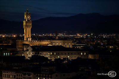 Immagini della notte a Firenze.