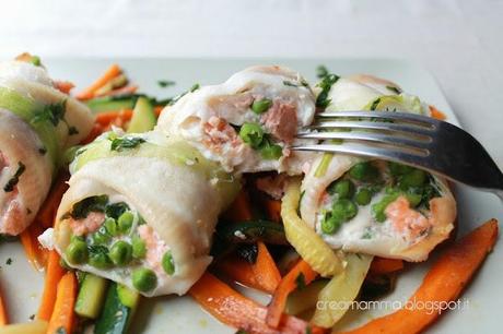 Fagottini di platessa con salmone e piselli