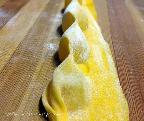 Plin plin Tortellin! Si, ma con gelatina di mosto d'uva bianca allo zenzero, con tè nero Coquelicot Gourmand e riduzione di succo d'arancia