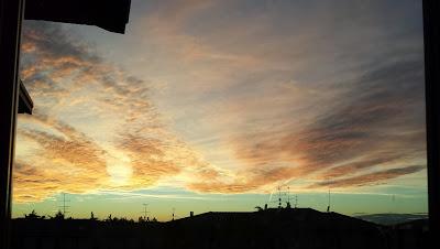 Che strano cielo vero?! molto particolare, molto da carto...