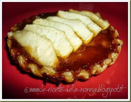 Crostatine di pastasfoglia con mele e marmellata di prugne (12)