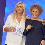 Mara Venier, Ornella Vanoni: esordio con baci saffici a Domenica In01