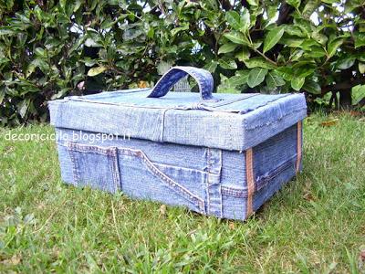 Porta-bijoux, fatto con una scatola da scarpe e ritagli di jeans
