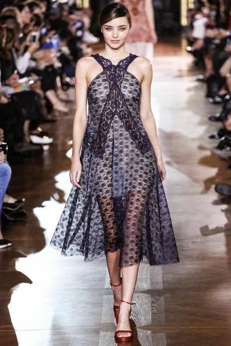 PFW: La seduzione secondo Stella Mccartney e la femminilità di Giambattista Valli