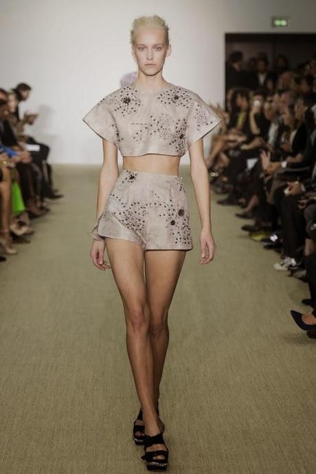 PFW: La seduzione secondo Stella Mccartney e la femminilità di Giambattista Valli