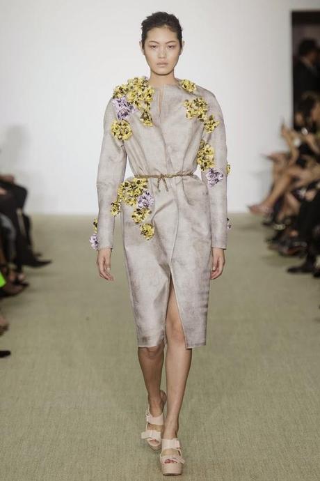 PFW: La seduzione secondo Stella Mccartney e la femminilità di Giambattista Valli