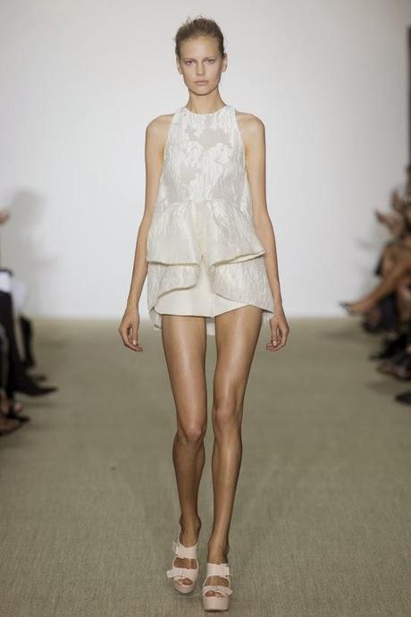 PFW: La seduzione secondo Stella Mccartney e la femminilità di Giambattista Valli