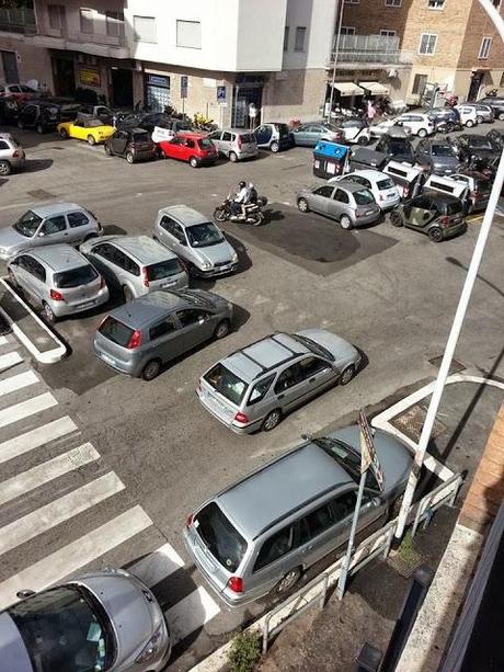 Lo scandalo inaudito di Via Teulada. Ecco come si riduce a Roma una strada che ha appena beneficiato della realizzazione di un parcheggio interrato