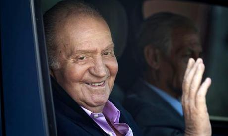Re Juan Carlos lascia l'ospedale. Nessuna udienza fino alla prossima operazione