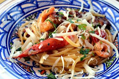 Ritorno con linguine al mare di Pantelleria. O si ama o si odia.