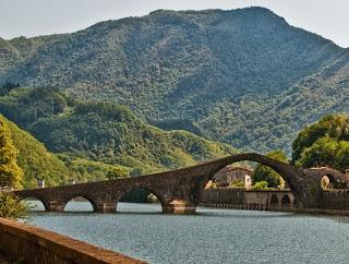 Overtoun Bridge, il ponte dei suicidi...canini