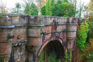 Overtoun Bridge, il ponte dei suicidi...canini