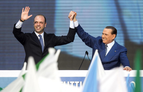 Una scatto d'altri tempi, quello tra Berlusconi ed Alfano (fanpage.it)