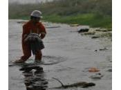 Cina, genitori gettano neonato settimana fiume muore (Foto)