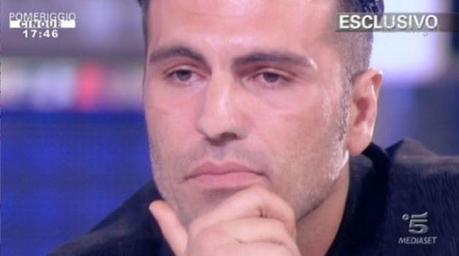 Karim Capuano stacca a morsi l’orecchio di un amico: l’intervista
