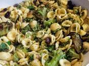 Orecchiette broccoli melenzane avec brocolis aubergines with broccolis eggplants