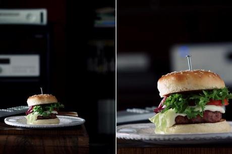 Hamburger di vitello, pancetta e nocciole con fonduta di provolone di bufala. Fai da te.