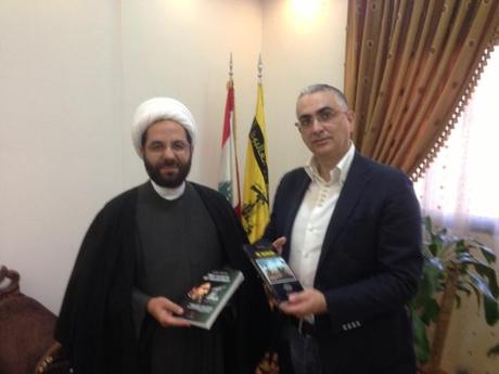 Il Responsabile di Assadakah, Raimondo Schiavone, con Ammar al-Mussawi, Capo Relazioni Internazionali del gruppo terrorista Hezbollah