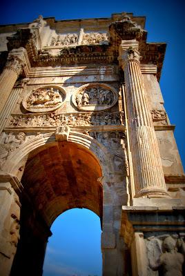 Roma. Dal Colosseo all'arco di Costantino.